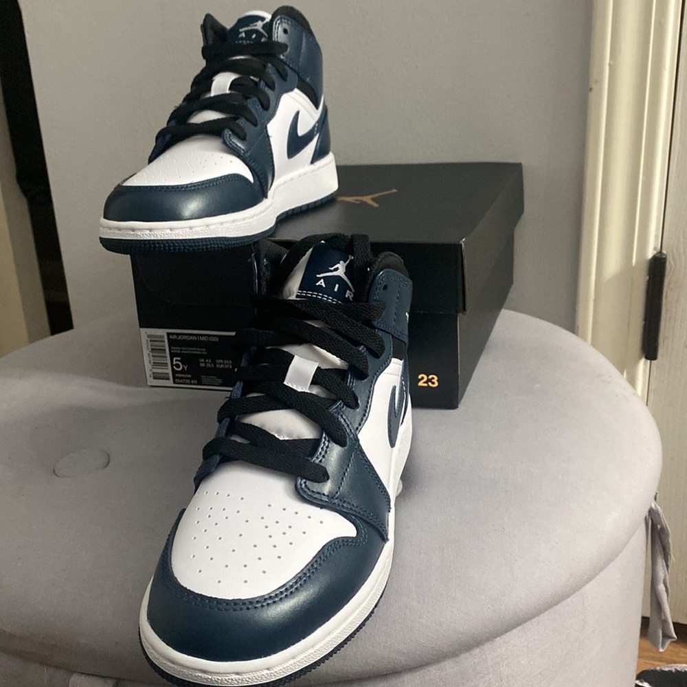 Air Jordan Mid: Armory Navy/White-Black - Picture 3 of 4